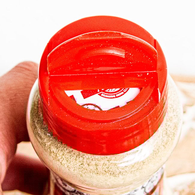 グリーンカルダモン パウダー - Green Cardamom Powder 【50gボトル】 6 - こちらは一度に出せるタイプ。