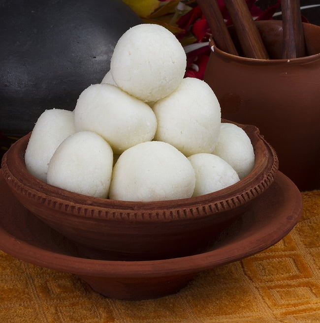 【缶凹み有り】チャムチャム-Cham Cham 1kg【Hardirams】 5 - こちらはラスグッラという非常に似たインドのスイーツです。チャムチャムはこれのもうちょっと長い形をしたものです。
