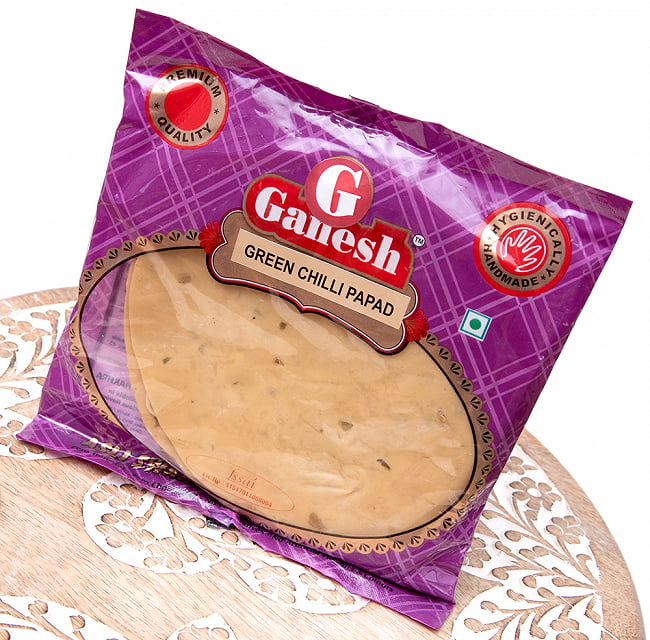 グリーンチリ パパド - GREEN CHILLI PAPAD - 200g【Ganesh】 2 - 斜めから撮影しました