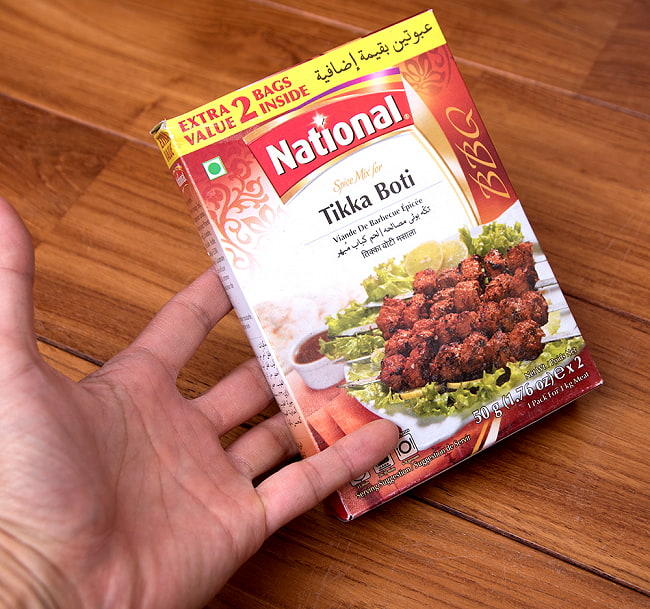 ティッカボティ スパイス ミックス - Tikka Boti 100g 【National】 4 - サイズ比較のために手に持ってみました