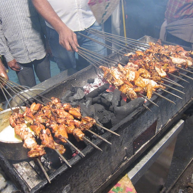 ティッカ ボティ マサラ スパイスミックス Tikka / Boti Masala - 50g （スパイスのみ） 【Mehran】 6 - こちらはオールドデリーのティッカ屋さん。スパイスに漬け込んだお肉は特別な美味しさでした！