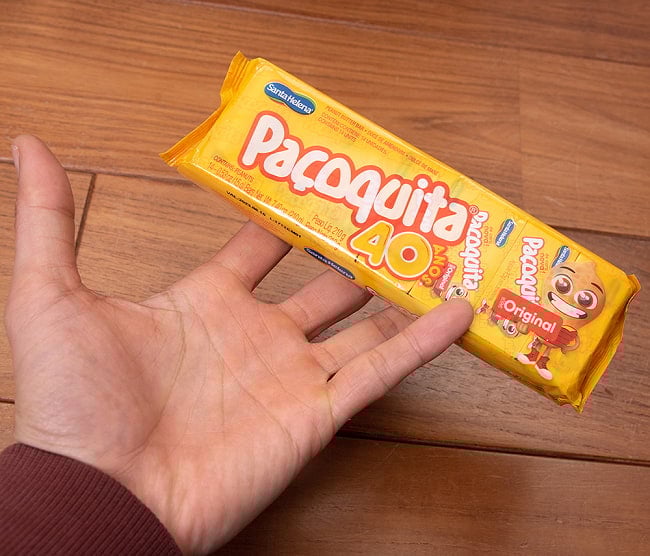 パソキッタ ミニ クアドラーダ - PACOQUITA MINI QUADRADA 4 - サイズ比較のために手に持ってみました
