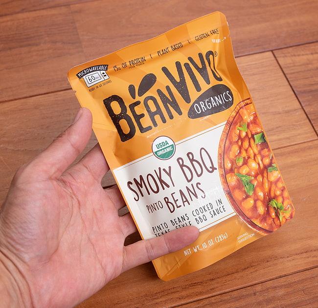 【2人前】有機ピント豆のスモーキーバーベキュー Bean Vivo 4 - サイズ比較のために手に持ってみました