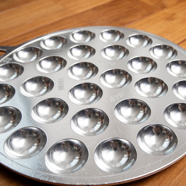 カノムクロック焼き器　タイの屋台菓子　アルミ製焼き型　28個 3 - くぼみよりも少し大きめに焼き上がります