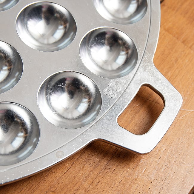 カノムクロック焼き器　タイの屋台菓子　アルミ製焼き型　28個 4 - 持ち手の部分の拡大