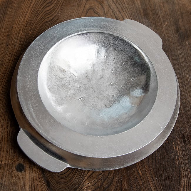 [27cm・フラット]高品質アルミ製　ムーガタ　 タイの焼き肉しゃぶしゃぶ鍋 5 - 裏面の様子です