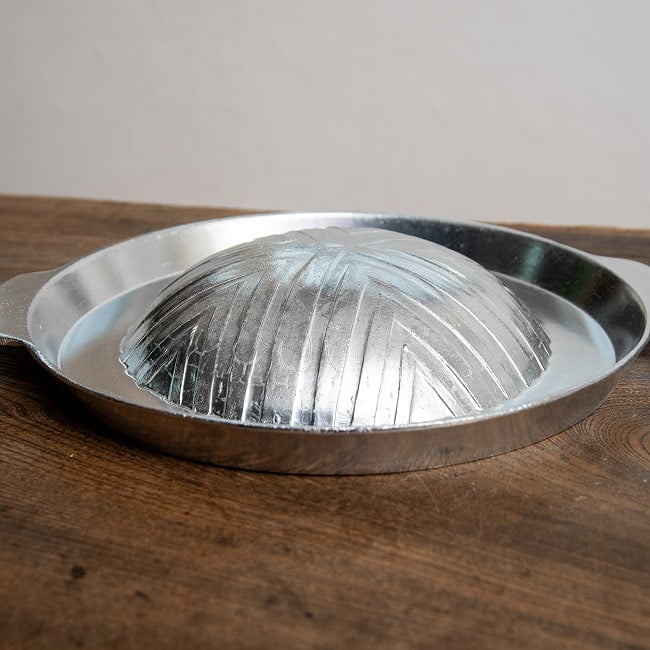 [27cm・フラット]高品質アルミ製　ムーガタ　 タイの焼き肉しゃぶしゃぶ鍋 6 - 真横から見た様子です