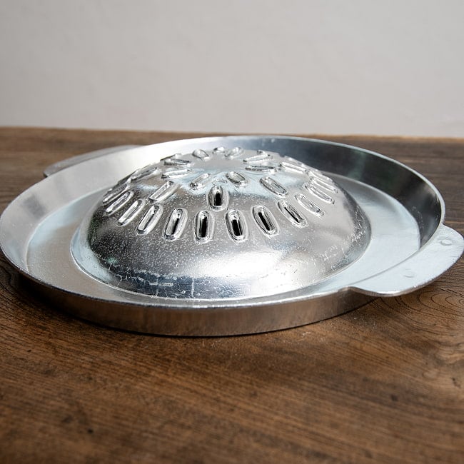 [27cm・穴開き]高品質アルミ製　ムーガタ　 タイの焼き肉しゃぶしゃぶ鍋 6 - 真横から見た様子です