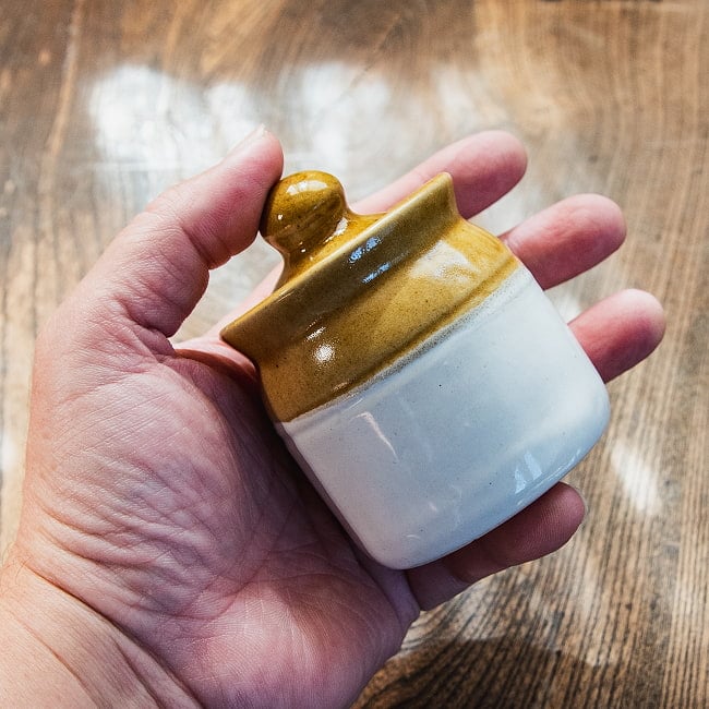 アチャールポット ぽってりと小さくカワイイ！バラナシ製 中サイズ 高さ8.5cm程度 3 - これくらいのサイズになります