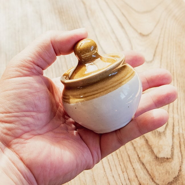アチャールポット ぽってりと小さくカワイイ！バラナシ製 中サイズ 高さ8cm程度 3 - これくらいのサイズになります