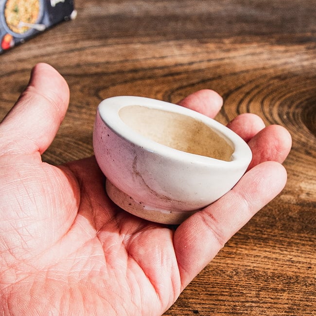 手作りのミニスパイスグラインダー バラナシ 陶器製 直径7cm 乳鉢 2 - とっても小さい！