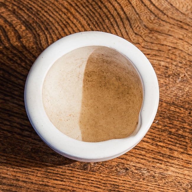 手作りのミニスパイスグラインダー バラナシ 陶器製 直径7cm 乳鉢 5 - うえからの様子。
