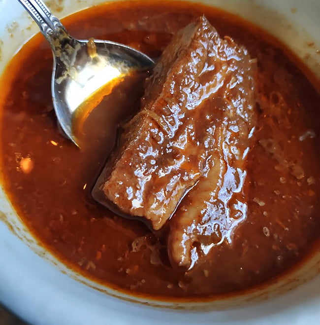 【送料無料・8個セット】ビーフナハリ - BEEF NIHARI[KING CURRY] 2点までメール便可 11 - 実際に中を開けてみました。ゴロッと牛肉が入っています。