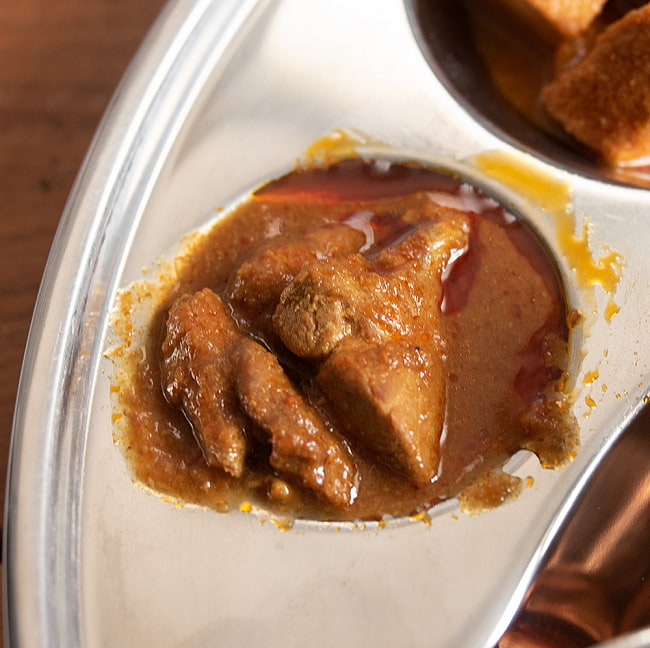 【12個セット】AMRITSARI CHICKEN MASALA - アムリットサリチキン[SHARMA'S] - 280g 2人用 10 - アムリットサリチキンだけをお皿に盛ってみた所です