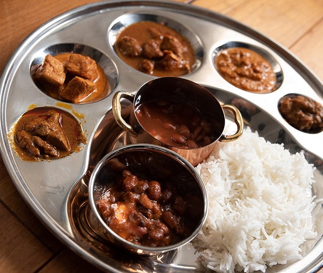 【12個セット】RAJIMA MASALA - ラジママサラ[SHARMA'S] - 280g 2人用 9 - 同じシリーズの色々なカレーをお皿に盛ってみました