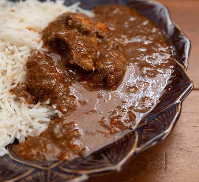 【送料無料・9個セット】ポークビンダルー MARKⅡ[180g] 8 - 実際に中のカレーを出して食べてみました。とっても美味しかったですよ！