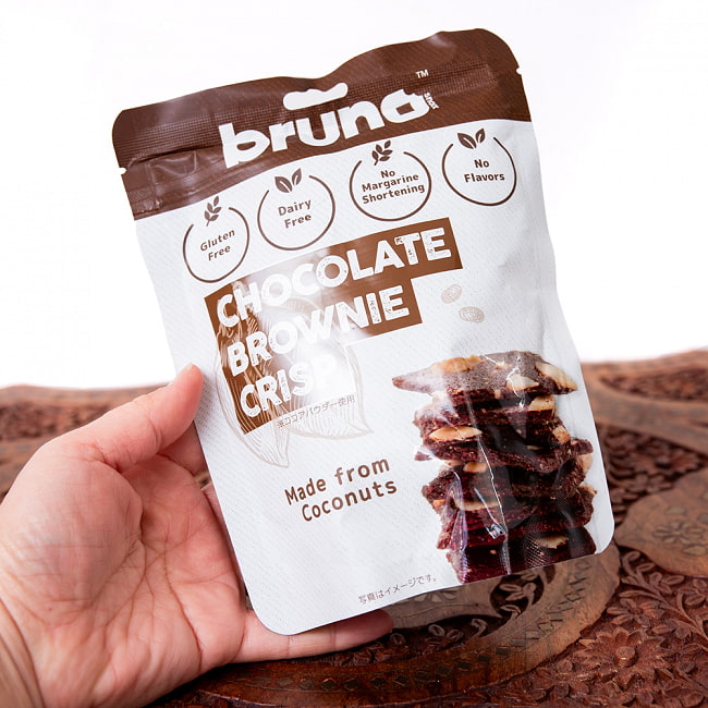 【送料無料・20個セット】【bruno snack】ブルーノスナック・クリスピーブラウニーMOCHA BROWNIE CRISP【モカ】 4 - 手に持ってみました。プレゼントにもちょうどよいサイズ感です