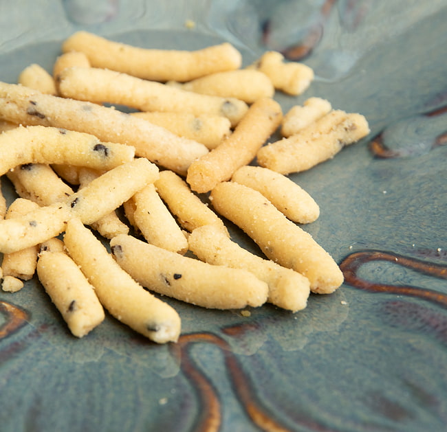 【送料無料・20個セット】シンプル&クミン味の南インドスナック - Khara Sev 150g【TOWNBUS】 6 - 中身を出してみました