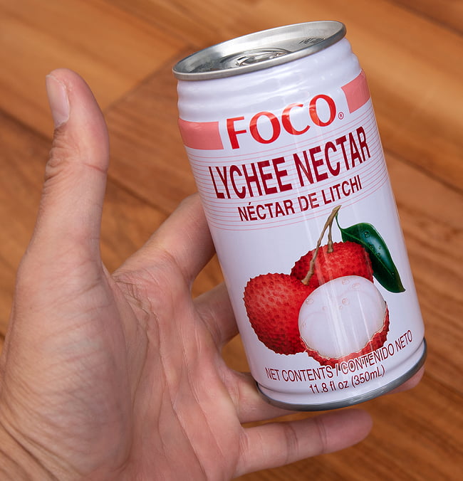 【ケース販売・24個セット】FOCO ライチジュース 350ml缶 5 - サイズ比較のために手に持ってみました