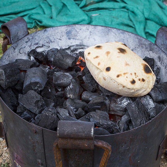 【送料無料・9個セット】アタ - チャパティ用の全粒粉 ネパール産【1000g】 3 - 香ばしく軽やかに焼き上がります。