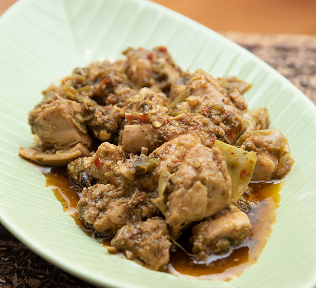 【12個セット】バロチ カラヒ カレー - 骨なしチキンのスパイシーなカレー - Balochi Karahi  【Freshmate】 7 - 実際に中身を開けてみました。鶏肉とスパイスがゴロゴロ！！