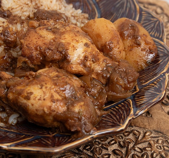 【送料無料・20個セット】石濱匡雄＆ユザーン 監修 ベンガリーチキンカレー 7 - 実際に中のカレーを出して見ました。美味しかったですよ！