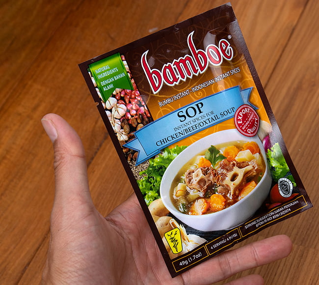 【12個セット】【bamboe】インドネシア料理 - テールスープの素 - Sop 4 - サイズ比較のために手と一緒に