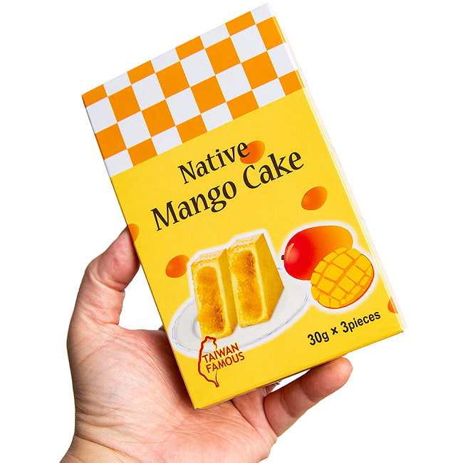 【ケース販売・24個セット】マンゴーケーキ 台湾銘菓「竹葉堂」 6 - サイズ比較のために手と一緒に撮影しました