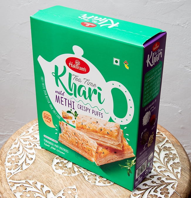 【12個セット】フェネグリーク味 カリー パイ(200g) - Tea Time Khari mild METHI CRISPY PUFFS - チャイと一緒に食べるスパイス味のパイ 3 - パッケージを斜めから撮影しました