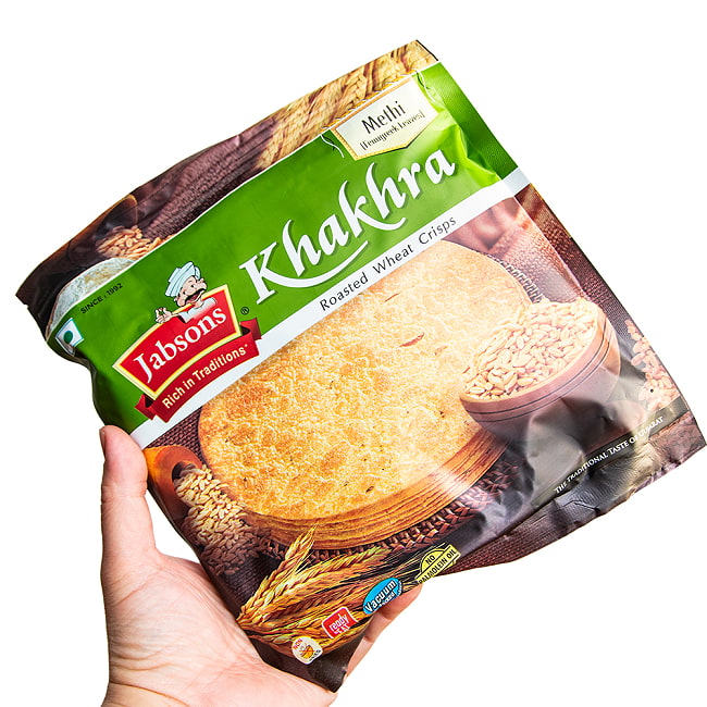 【6個セット】カークラ メティ - インド 薄せんべい Khakhra Methi 180g 【Jobsons】 5 - 手に持ってみました。結構、大きいです。約8～10枚程入っています。