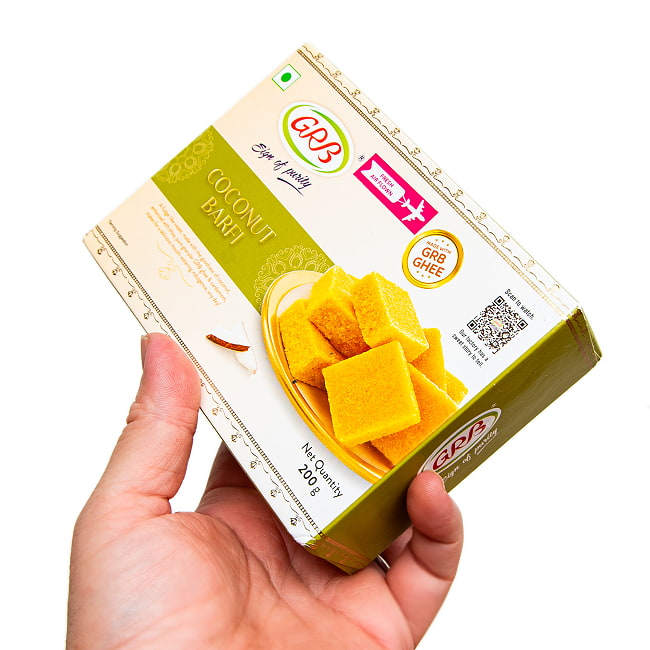 【3個セット】インドのお菓子 ココナッツバルフィ 200g - ココナッツのインド伝統菓子 4 - このくらいのサイズ感です。