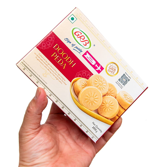 【3個セット】インドのお菓子 ミルクペダ 200g - 濃厚ミルクのインド伝統菓子 4 - このくらいのサイズ感です。