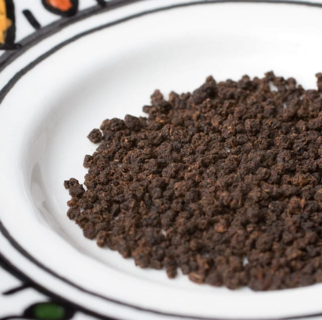 【24個セット】粒が大きめのチャイ用紅茶 - CTC アッサムティー(袋入り) 【500g】【RAJ】 6 - CTC紅茶葉をアップにして撮影しました