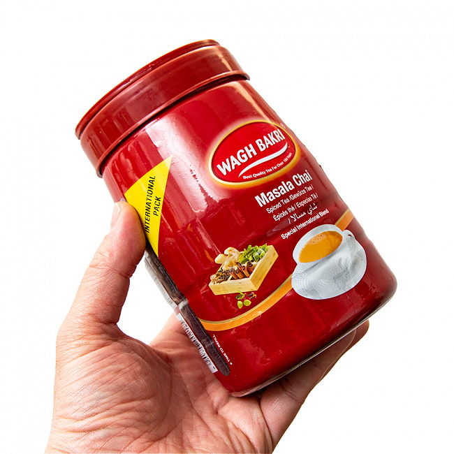 【24個セット】チャイ用紅茶 スパイス入り マサラチャイ Masala Chai 250g 大ボトル【WAGH BAKRI】 4 - これくらいのサイズ感です。