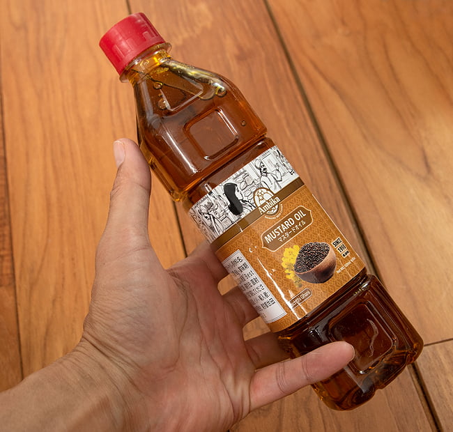 【送料無料・10個セット】マスタード オイル - Mustard Oil 455ml 5 - サイズ比較のために手に持ってみました