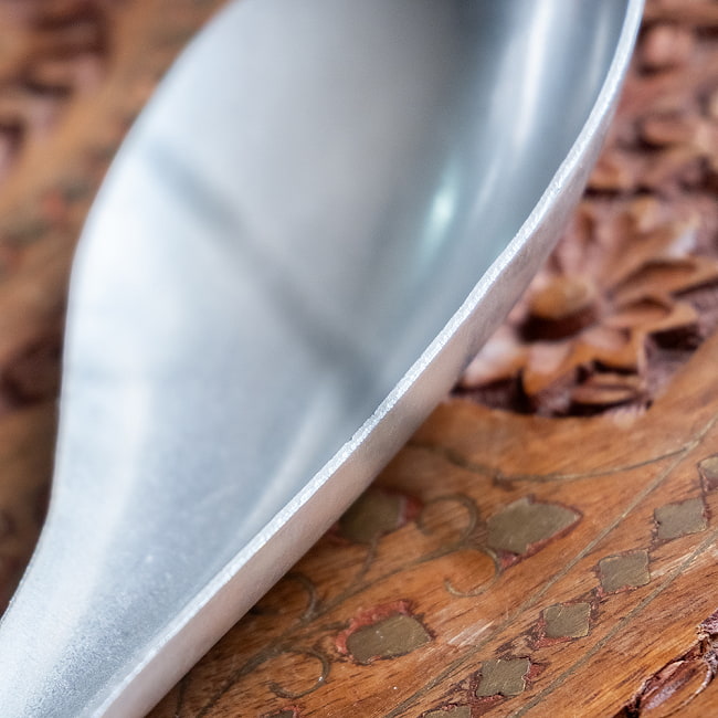 【3個セット】ベトナムの昔ながらの特大レンゲ　無骨でかわいいアルミ製　取り分け　サービング用 7 - 縁の部分です