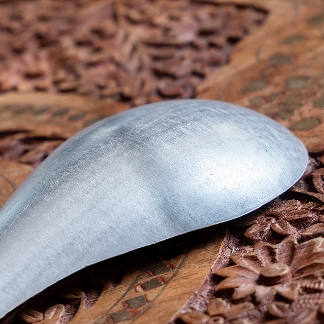 【5個セット】ベトナムの昔ながらの特大レンゲ　無骨でかわいいアルミ製　取り分け　サービング用 6 - 別の角度からの写真です