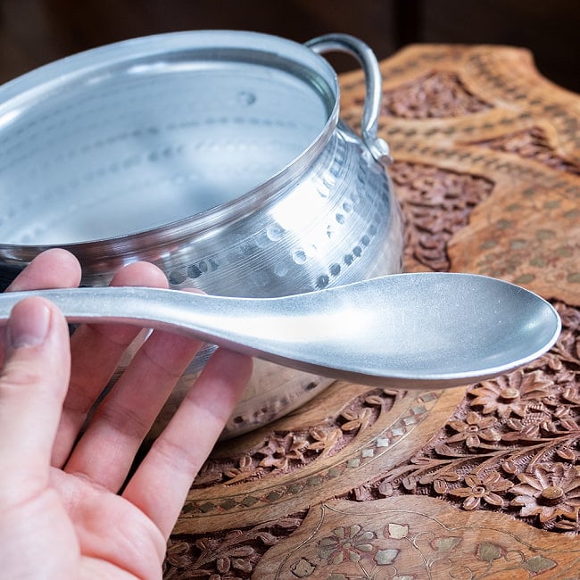 【5個セット】ベトナムの昔ながらの特大レンゲ　無骨でかわいいアルミ製　取り分け　サービング用 9 - 横からの写真です