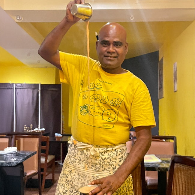 【2個セット】トマトスパイスチキンカレー【スリマンガラム直伝】マハリンガムシェフ監修  8 - この人がマハさん。めちゃエネルギッシュな人です！