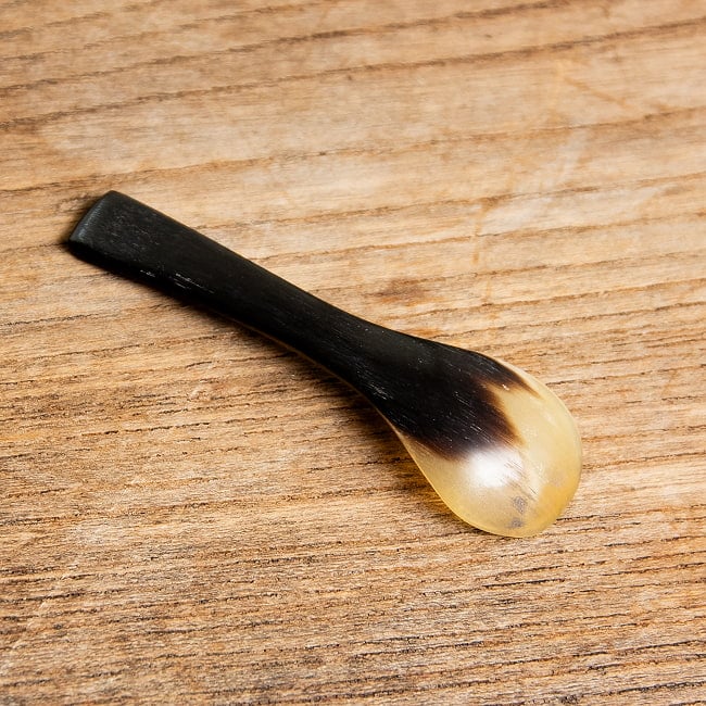 【6個セット】キャトルホーン　水牛の角のミニスプーン　とても小さなサイズ　美しいべっ甲模様[6.2cm×2cm] 6 - 裏面です