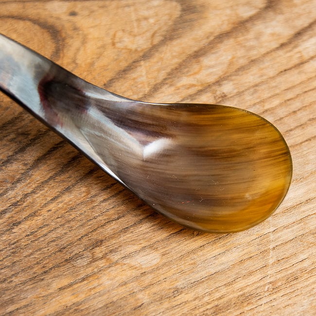 【6個セット】水牛の角のれんげ　キャトルホーン　美しいべっ甲模様[約13cm×4.2cm] 4 - 一部分を拡大してみました
