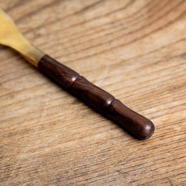 【6個セット】水牛の角と木のスプーン　キャトルホーン　美しいべっ甲模様[約15.5cm×2.5cm] 5 - 持ち手の部分です