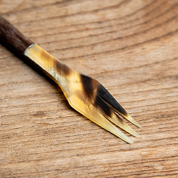 【6個セット】水牛の角と木のフォーク　キャトルホーン　美しいべっ甲模様[約15cm×2.5cm] - サブ4