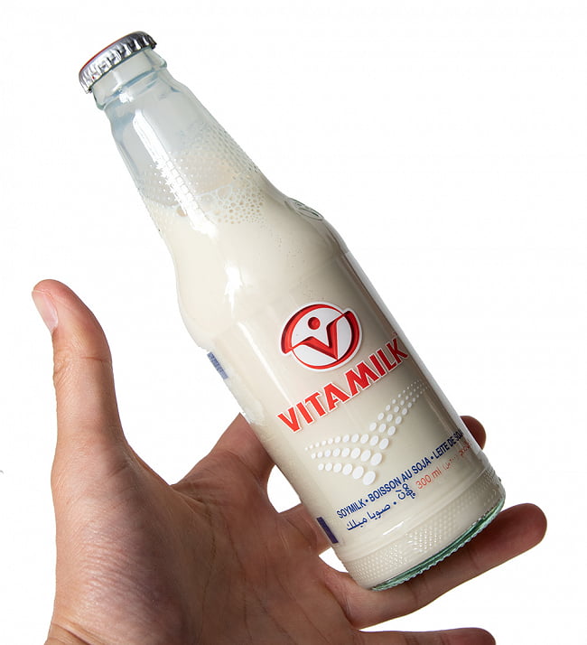 【12個セット】豆乳 VITAMILK （バイタミルク） 瓶入り[300ml] 3 - 大きさが判るように手に持ってみました