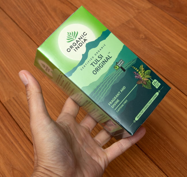 【10個セット】トゥルシーティ　Tulsi Original  (25包) 【Organic India】 6 - サイズ比較のために手に持ってみました