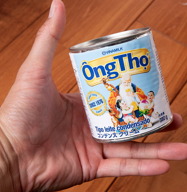 【12個セット】コンデンスクリーム ヴィナミルク 380g[VinaMilk] 6 - サイズ比較のために手に持ってみました