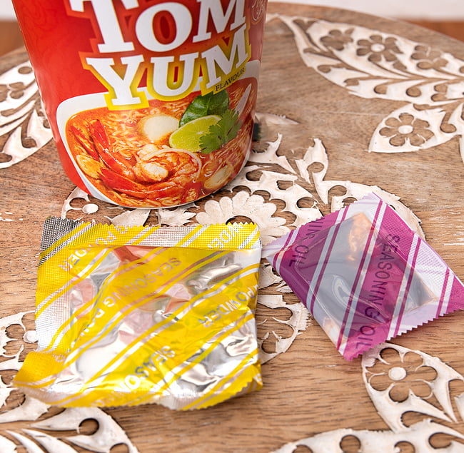 【6個セット】ミータイ クリーミー トムヤンクン ヌードル 5 - 中には2種類のパウダーが入っていました