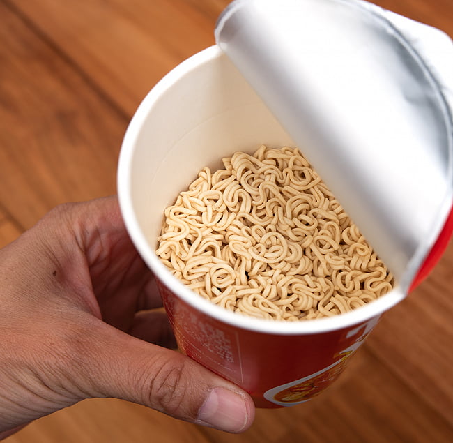 【6個セット】ミータイ クリーミー トムヤンクン ヌードル 6 - 中を開けたところです