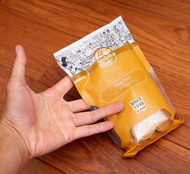 【3個セット】パニプリ・フライアム - Pani Puri 5 - サイズ比較のために手に持ってみました