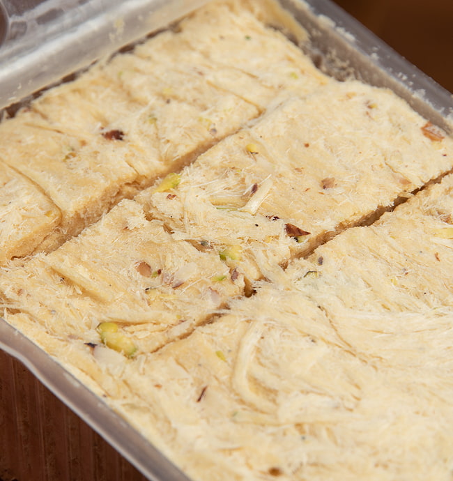 【6個セット】インドのお菓子 ソーン パブディ カルダモン味 - SOAN PAPDI ELAICHI[Cheeda 7 - 中を開けてみました